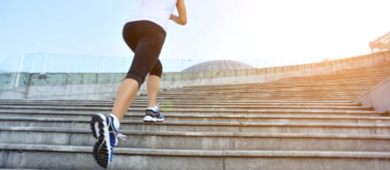 階段ダイエットで美脚を目指そう。消費カロリーを上げる体の使い方